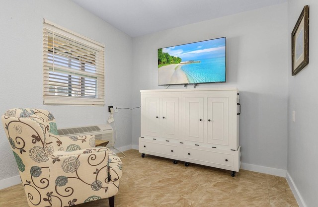 6 Person 1-Bedroom Condo with Waterview Patio Starfish - Welcome to our newly renovated one-bedroom condo!