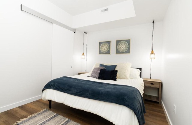 UTAH Maritime, FAST WIFI, Conventions, King Bed