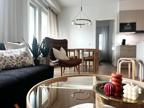 Uutuutta hohtava tyylikäs kolmio lähellä keskustaa