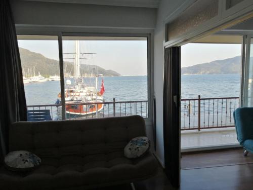 Uysal Suite and Loft Seaside