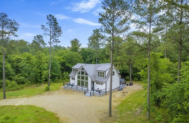 Vacana Cozy White Cabin - Sauna - Game Area - Hot Tub - Fire Pit