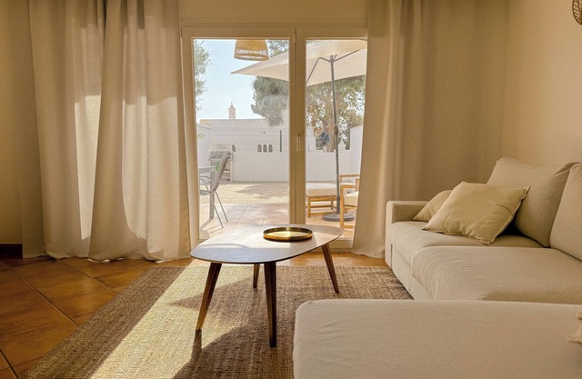Vacant House - Garrão beach House
