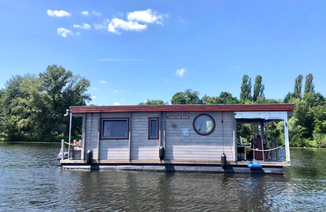 Vacation on the Havel houseboat "NautikHus"