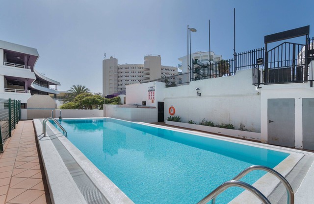Vacation Apartment 'Apartamento Yumbo Centro' with Shared Pool, Private Balcony and Wi-Fi