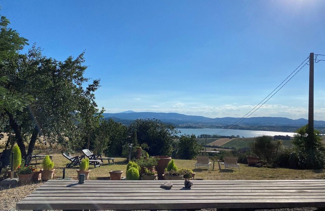 Vacation apartment "Farfalla" with lake view in Vaiano, Umbria