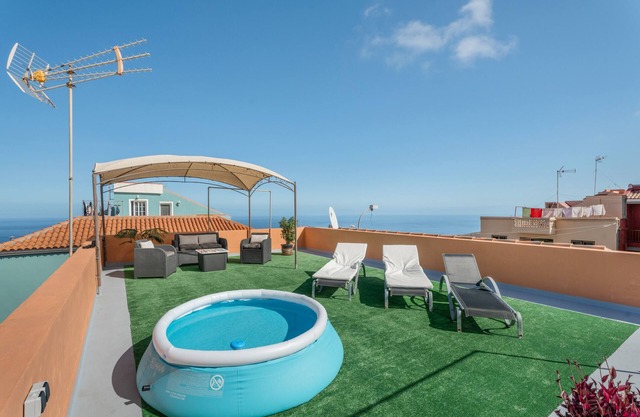 Vacation Apartment 'Casa Con Vista' with Sea View, Private Terrace and Wi-Fi