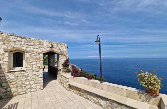 Vacation Home "Oliventu" with Sea View, 5 Private Terraces & Wi-Fi