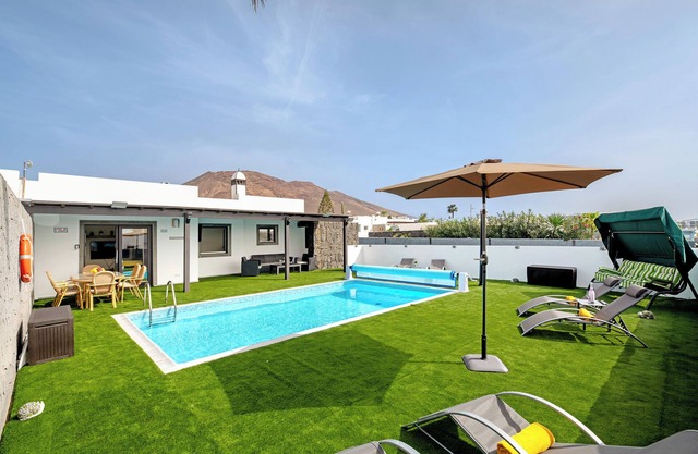 Vacation Home "Casa Atilana" with Private Heated Pool, Private Terrace & Wi-Fi
