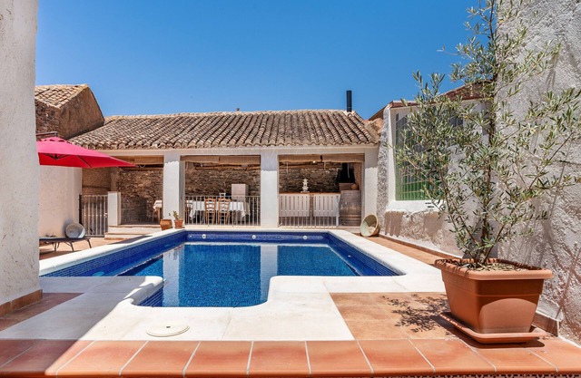 Vacation Home "Casa Juan Y Loli" with Mountain View, Private Pool & Wi-Fi