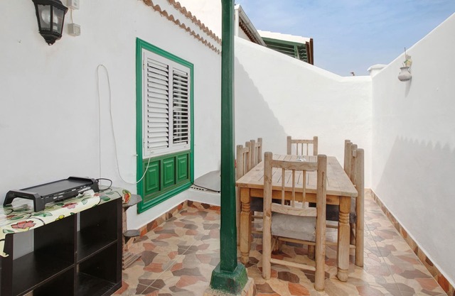 Vacation Home Chalet Duplex Independiente Abades with Sea View, Terrace & Wi-Fi
