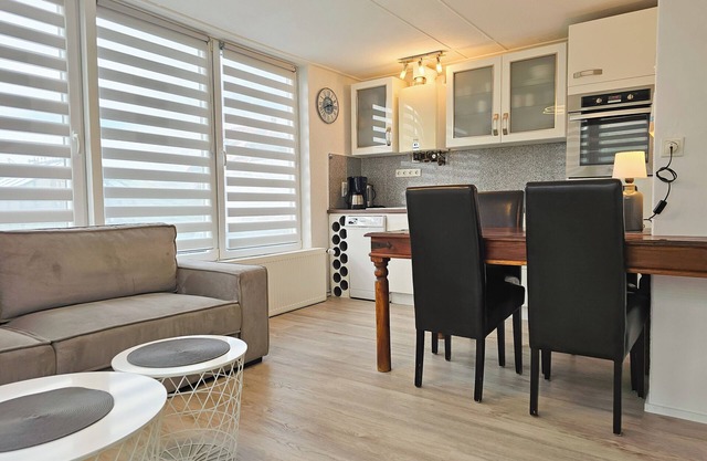 Vacation home directly at the foot of the dike