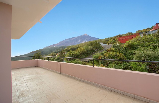 Vacation Home 'Skyview with 360 Views' with Sea View, Shared Pool and Wi-Fi