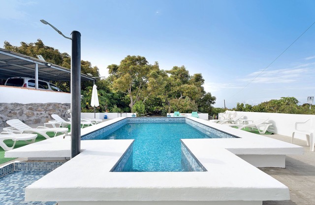Vacation Home "Punta del Sol" with Shared Pool, Balcony & Wi-Fi