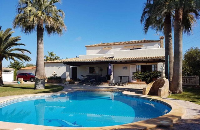 Vacation home, finca with pool, suitable for at least 6 people, WLAN home office
