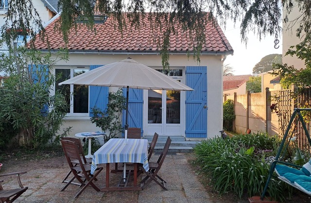 Vacation home Gourmalon district 200 m from the beach of La Source