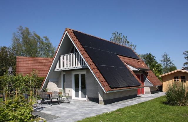 Vacation home in Friesl & in a paradise for water sports lovers & nature lovers