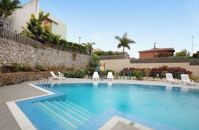 Vacation Home 'La Quinta Adosado' with Sea View, Shared Pool & Wi-Fi