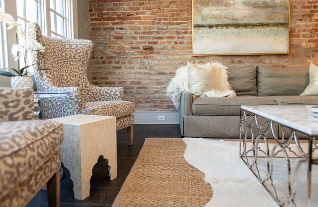 Vacation Rental in New Orleans CBD: Modern and Chic Condo near French Quarter
