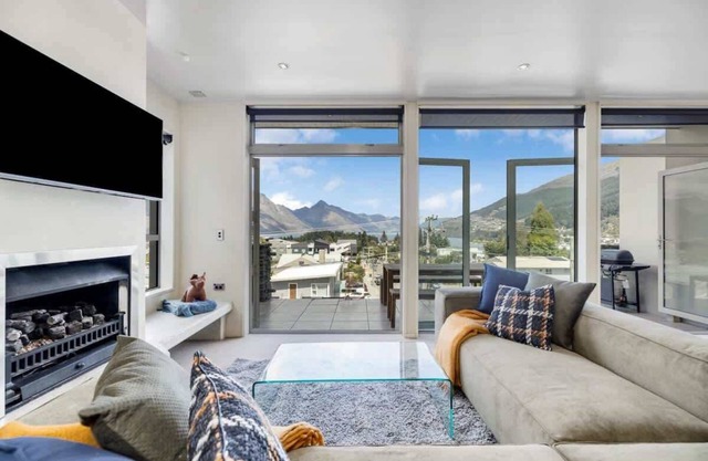 Vailmont Villa, Central Queenstown