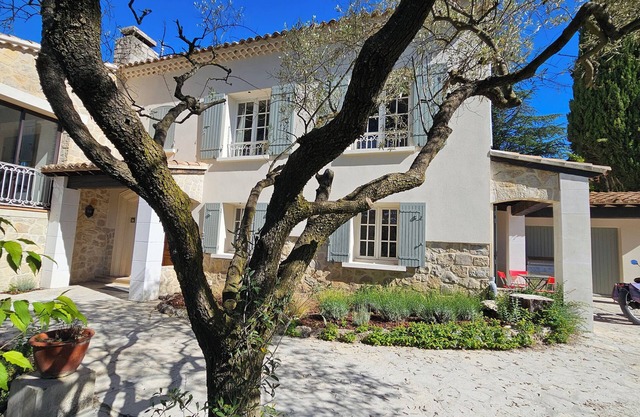 Vaison city center Villa Calou with swimming pool in 4000m2 park, magnificent view