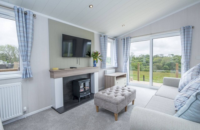 Valley Lodge, Holiday Cottage Bonville’s Court Country Park, Saundersfoot, Sleeps 4, 2 bedrooms, bathrooms