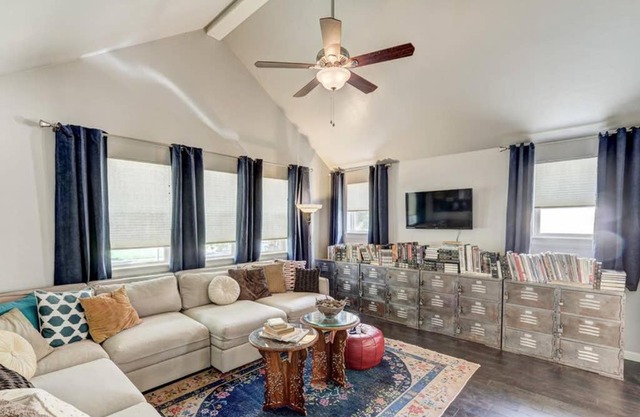 Vals Eclectic Classen Cottage