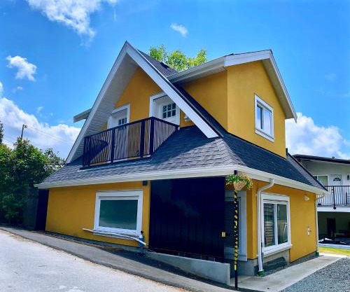 Vancouver’s Homey Laneway House