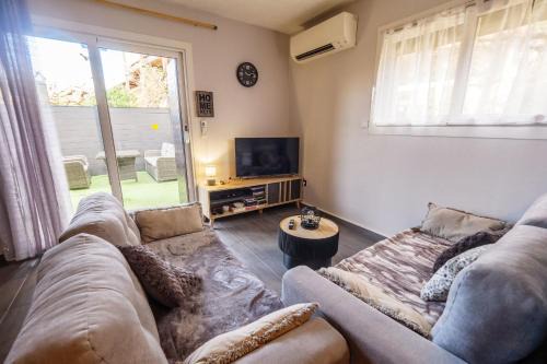 Vanessa - 200m from the beach Terrace - by TGB