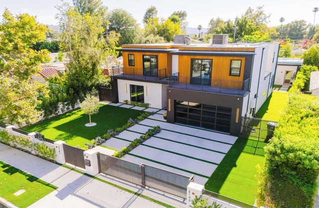 Varna Villa - Charming Sherman Oaks Retreat with Private Patio & Spa