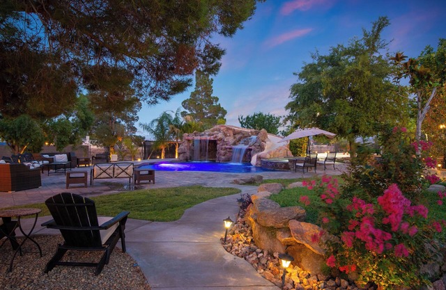 Vegas Farmhouse Retreat: Waterfall Pool/Spa, Campfire, Sports Court & RV Access