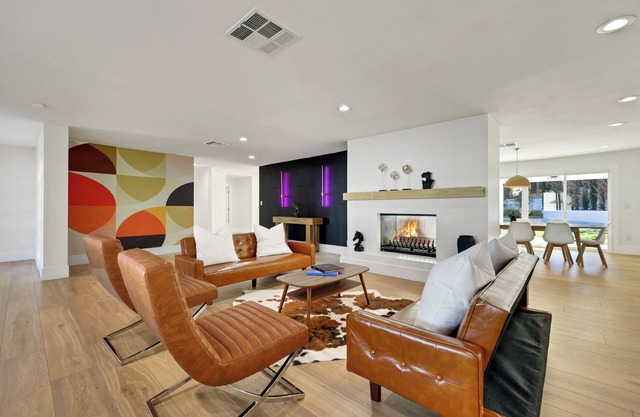 Vegas Modern Retreat 5BR/4BA/Pool/16Beds