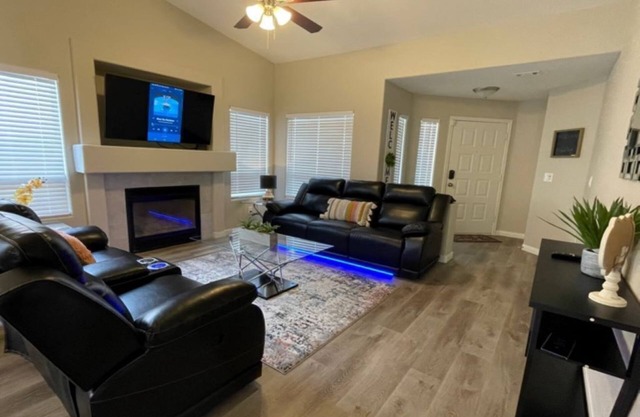 Vegas Vacation Home . Close to The STRIP