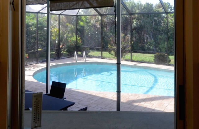 Venice Island, Golden Beach, 40' Pool, Walk to Private Gulf Access