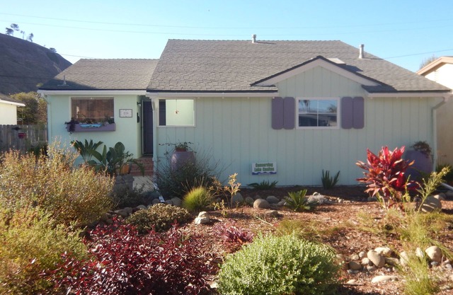 Ventura Oasis on a beautiful, quiet tree lined street, close to downtown & beach