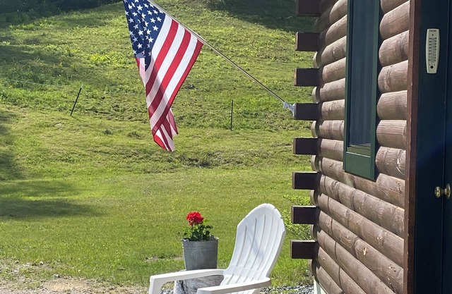 Vermont's Cozy Autumn Cabin at Trail End Ranch!