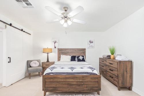 Vernon House - Stunning Cozy Vacation Home Near State Farm Stadium with Gym-Kitchen-Free Parking