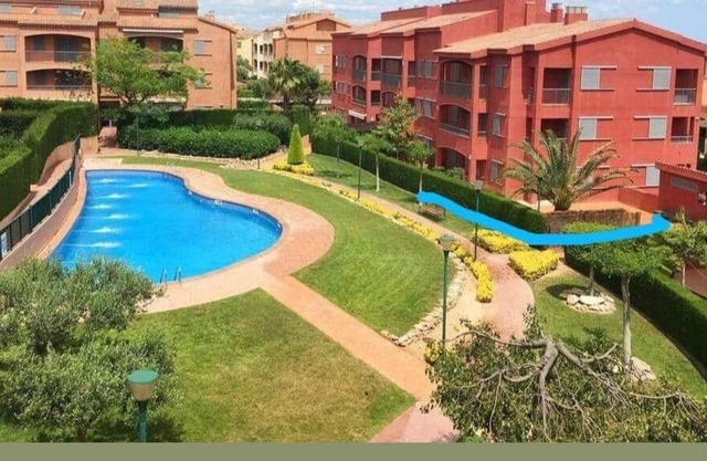 Very spacious ground floor apartment with large private garden and close to the sea