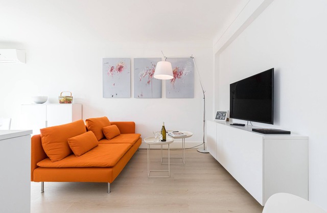 VERY NICE APARTMENT 60M2, A/C, LIFT BALCONY 8MN FROM THE SEA