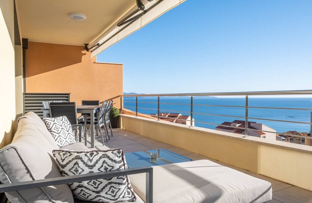 Very nice new T3 + 25m2 terrace sea view 5 min beach Marinella