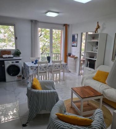 Very nice private Appartment 1 living room with sofa bed 1 bedroom 1 bathroom with toilet 1 Kitchen