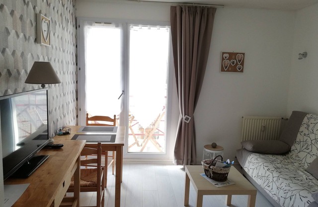 very nice studio DINARD/LA RICHARDAIS 5 minutes from the beach