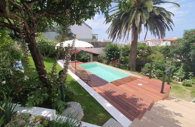 Very pretty 4* listed wooden house in Biarritz with swimming pool