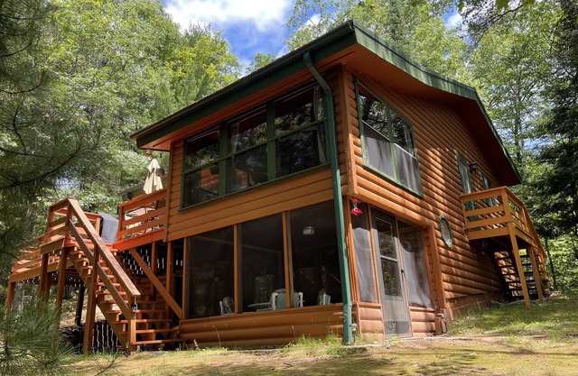 Very Private - Half Log Lakefront Home - Sand Beach - Deck