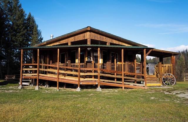 "Very Private" - Ranch House on 9 acres that borders State Forest