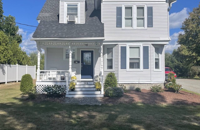 Very Spacious 5-bedroom, 3 bath house. Walk onto UMaine campus