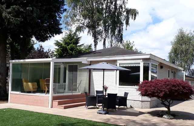 Very spacious air-conditioned chalet with garden in Garderen