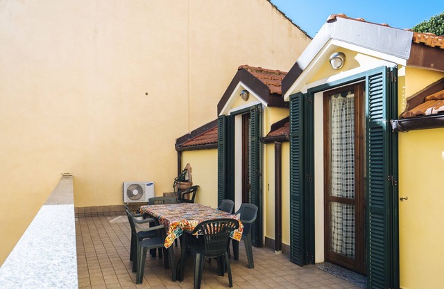 Viale Hambury 51 - Two Bedroom Apartment, Sleeps 6