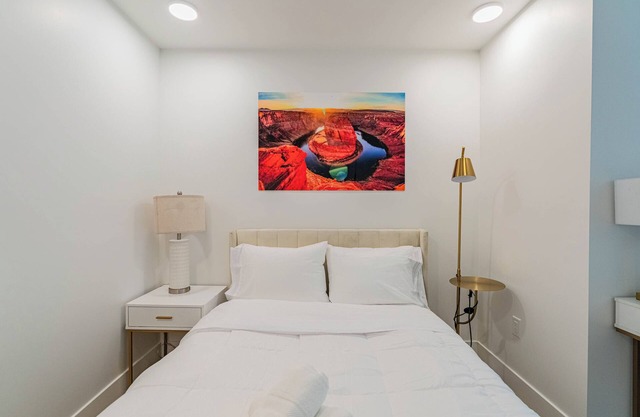 Vibrant 1BR w/Pool, Gym, Rooftop & Laundry