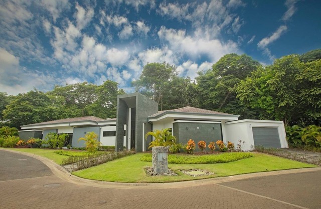 Vibrant 3 Bedroom home at Pacifico Resort