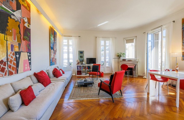 VICTOR HUGO PALAIS AP3061 BY RIVIERA HOLIDAY HOMES